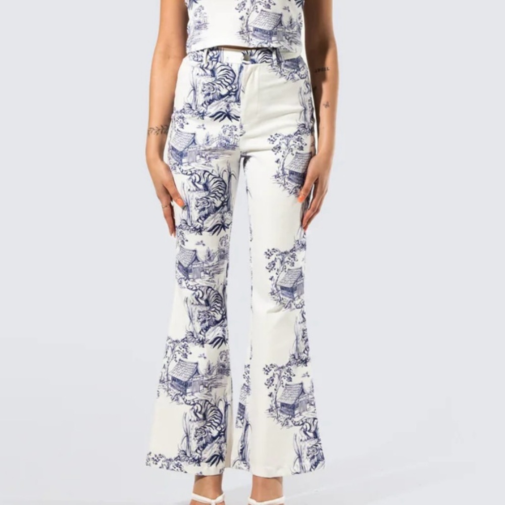 Finesse‎ Dawn Blue and Cream Tiger Print High Rise Flare Leg Pant S